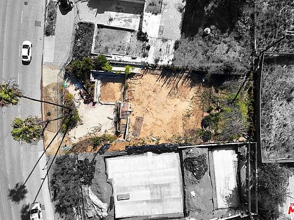 2nd image of 16827 W Sunset Blvd