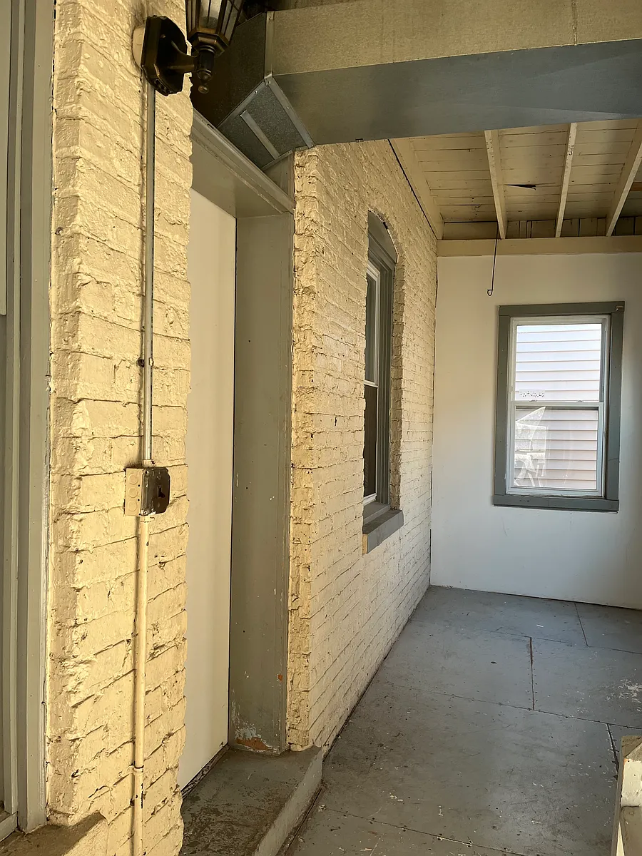 Building Photo - 3105 W Diversey Ave #2R