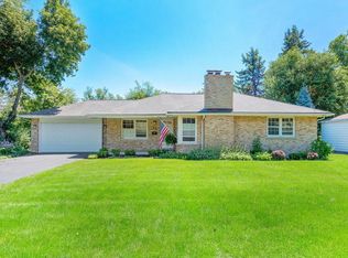 30 Fairview Ct, Clarendon Hills, IL 60514