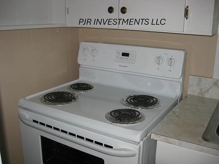 124 Hardy St — Photo 15