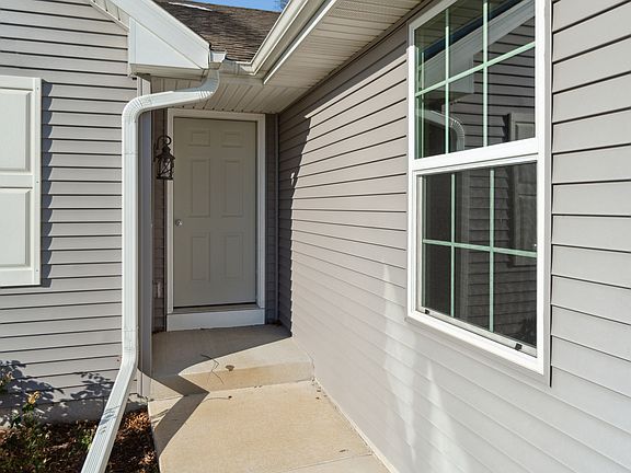 5th image of 409 Scarlet Oak Dr