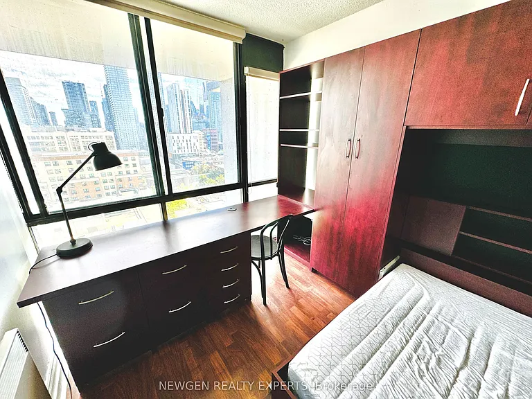 86 Gerrard St E #14F — Photo 16
