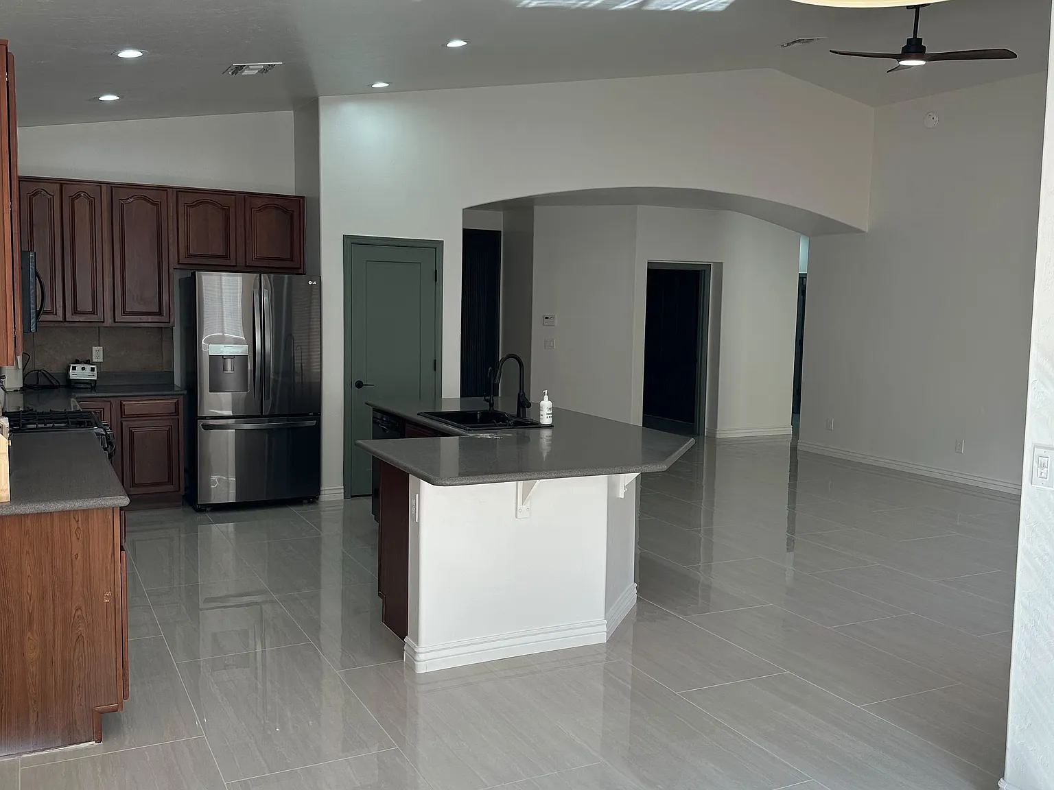 3 bed, 2074 sqft, $2,850 — Photo 4