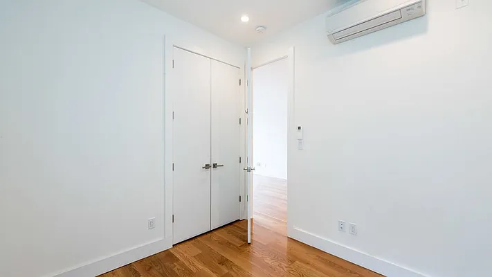 Rented by Nooklyn NYC LLC | media 30