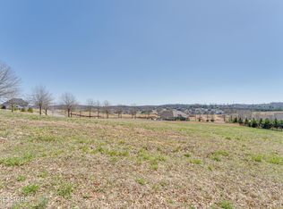 101 Mistletoeberry Rd, Oak Ridge, TN 37830