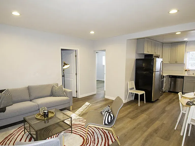 2727 Abbot Kinney Apartments, Venice CA — Photo 8