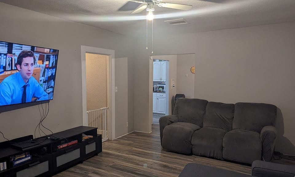 2nd image of 44645 Beech Ave