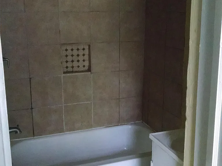Shower/tub combo