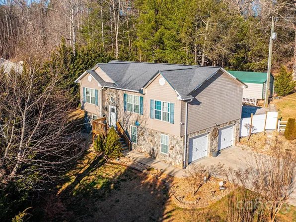 2308 Olde Meadow Dr, Hudson, NC 28638