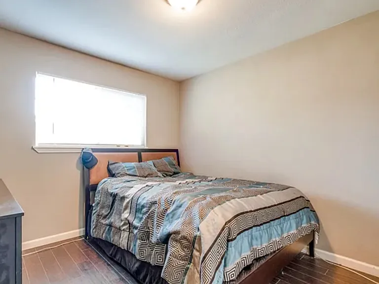 5702 Woodgreen — Photo 3