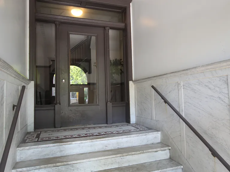 729 W Cornelia Ave #2 — Photo 13