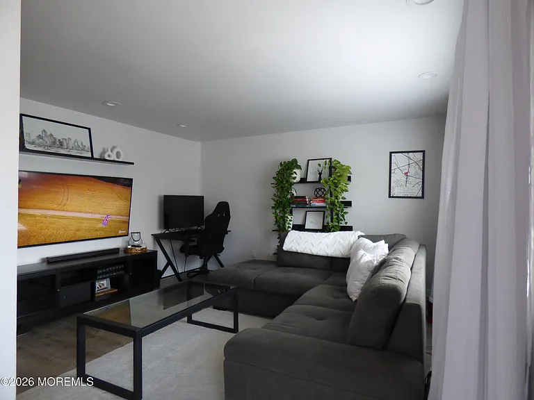 1 Osborne Pl #44-SEA — Photo 5