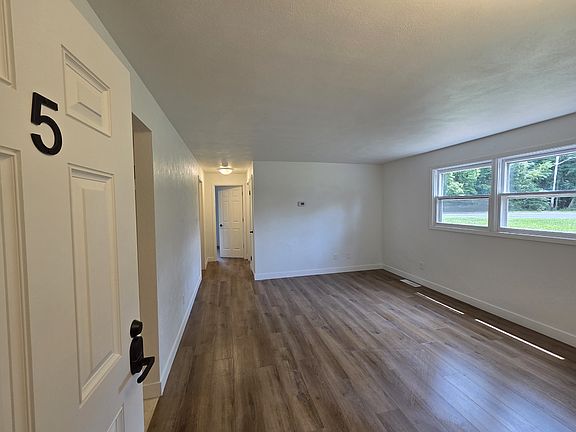 2nd image of 1231 E Maywood Ave #5