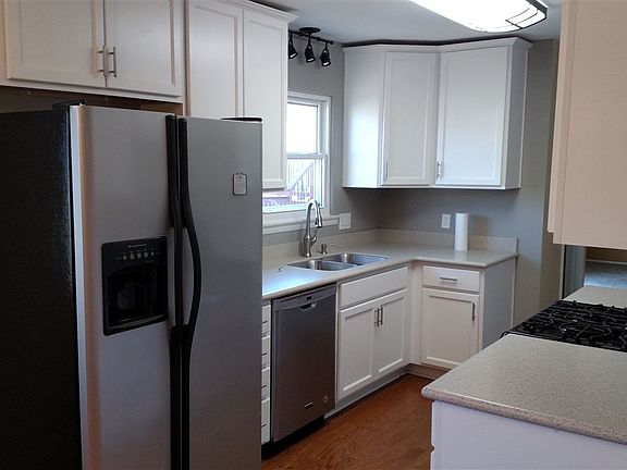 3rd image of 226 Willow Ln
