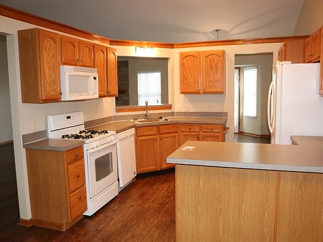 1197 Mastell Dr — Photo 2