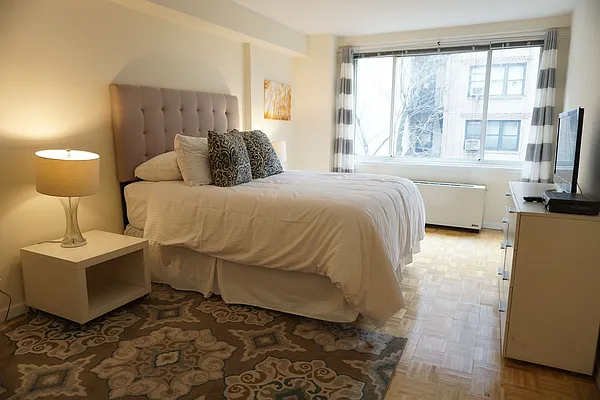 Rented by Manhattan Apartment Organization | media 11