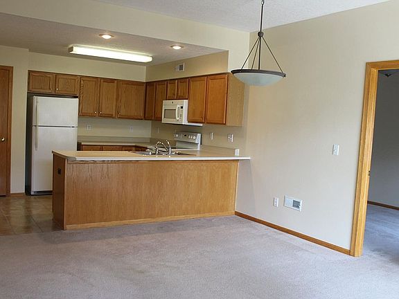4th image of 950 67th St Unit 110