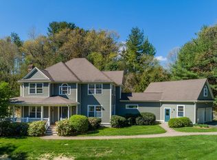 8 Canterbury Ln, Amherst, MA 01002