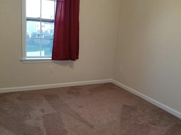 4th image of 707 Blossom Dr