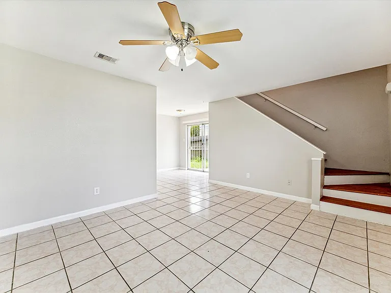 1916 Upland Dr — Photo 6