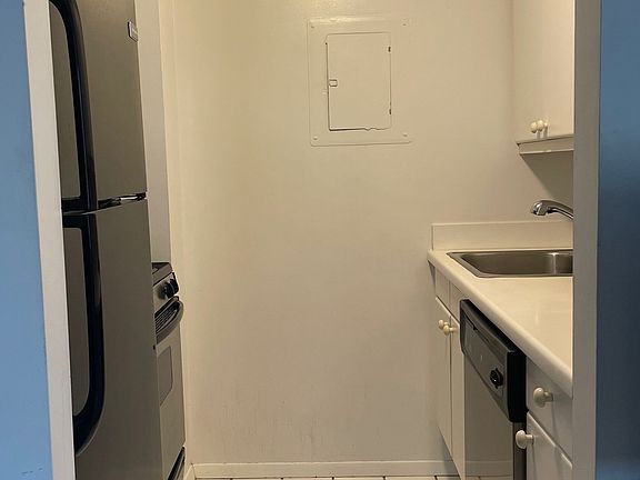 5th image of 106 Central Park S APT 17D