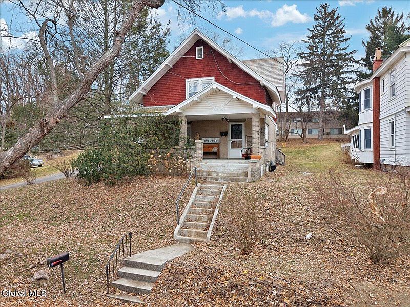 2nd image of 7 Mountain View Avenue