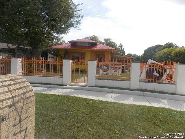 1st image of 1438 Thompson Pl