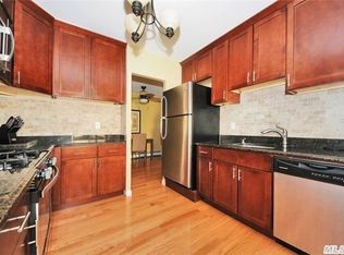 2 Florence Ave APT 3A, Freeport, NY 11520