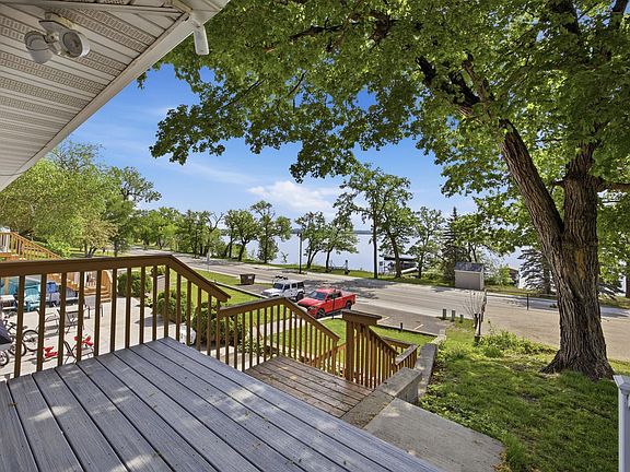 2nd image of 1112 W Lake Dr