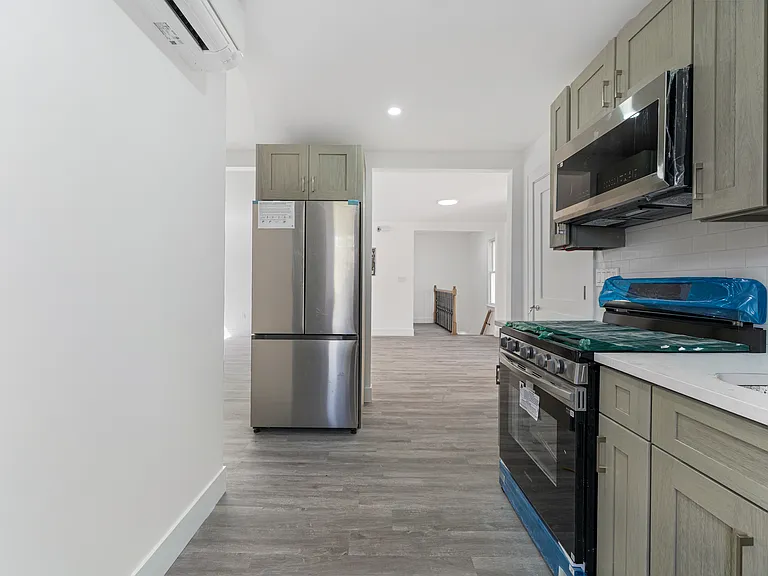 23 Aubrey St #2 — Photo 11