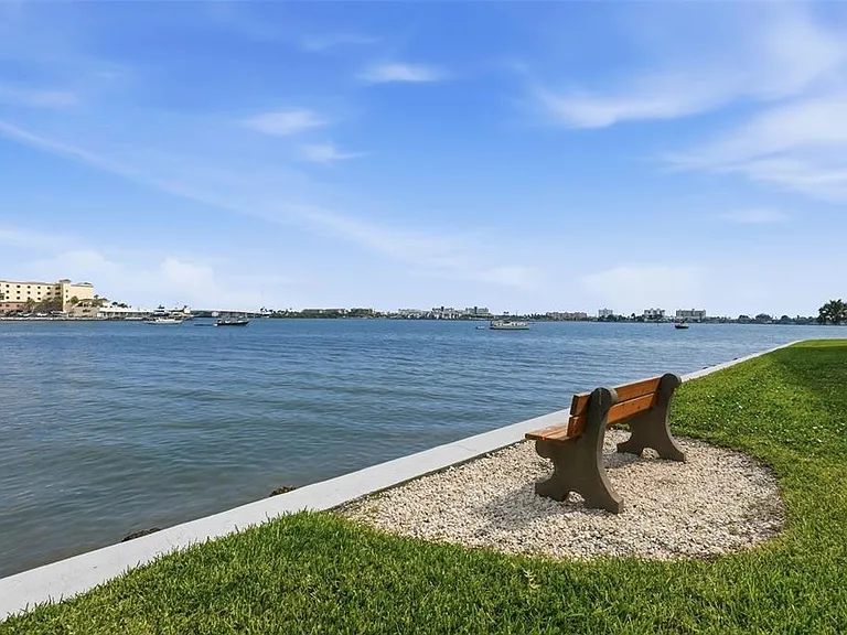 4775 Cove Cir #106 — Photo 28