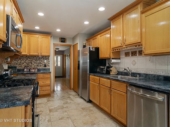 3rd image of 1035 W Park Place Dr