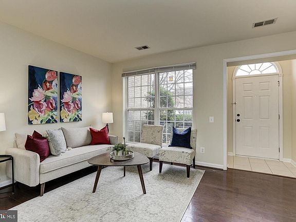5th image of 206 Fallsgrove Blvd #14