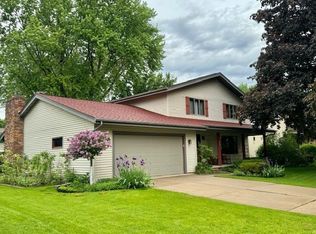 1105 N Fernmeadow Dr, Appleton, WI 54915