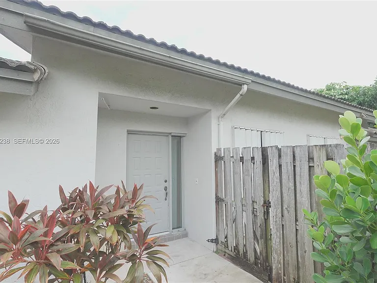 518 NE 48th St — Photo 28