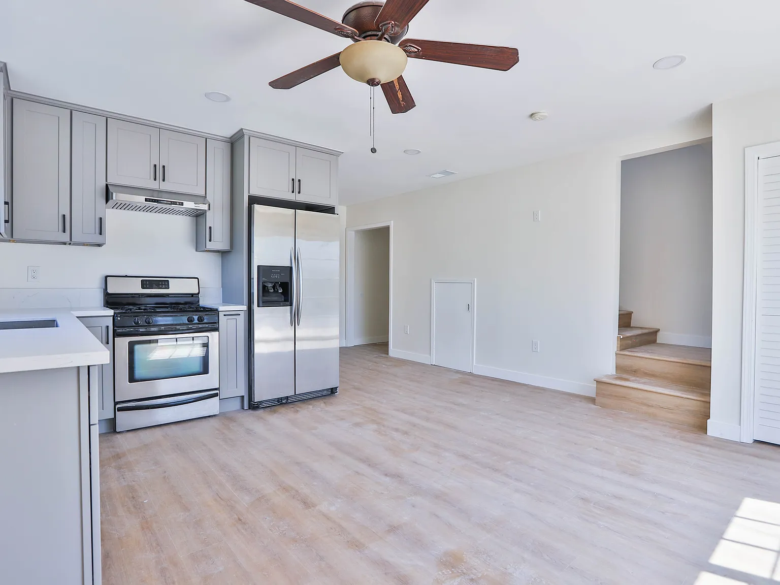 3 bed, 1215 sqft, $3,395 — Photo 4