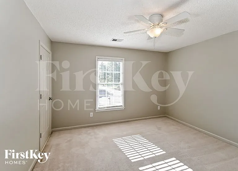 1217 Pinpointe Dr — Photo 11