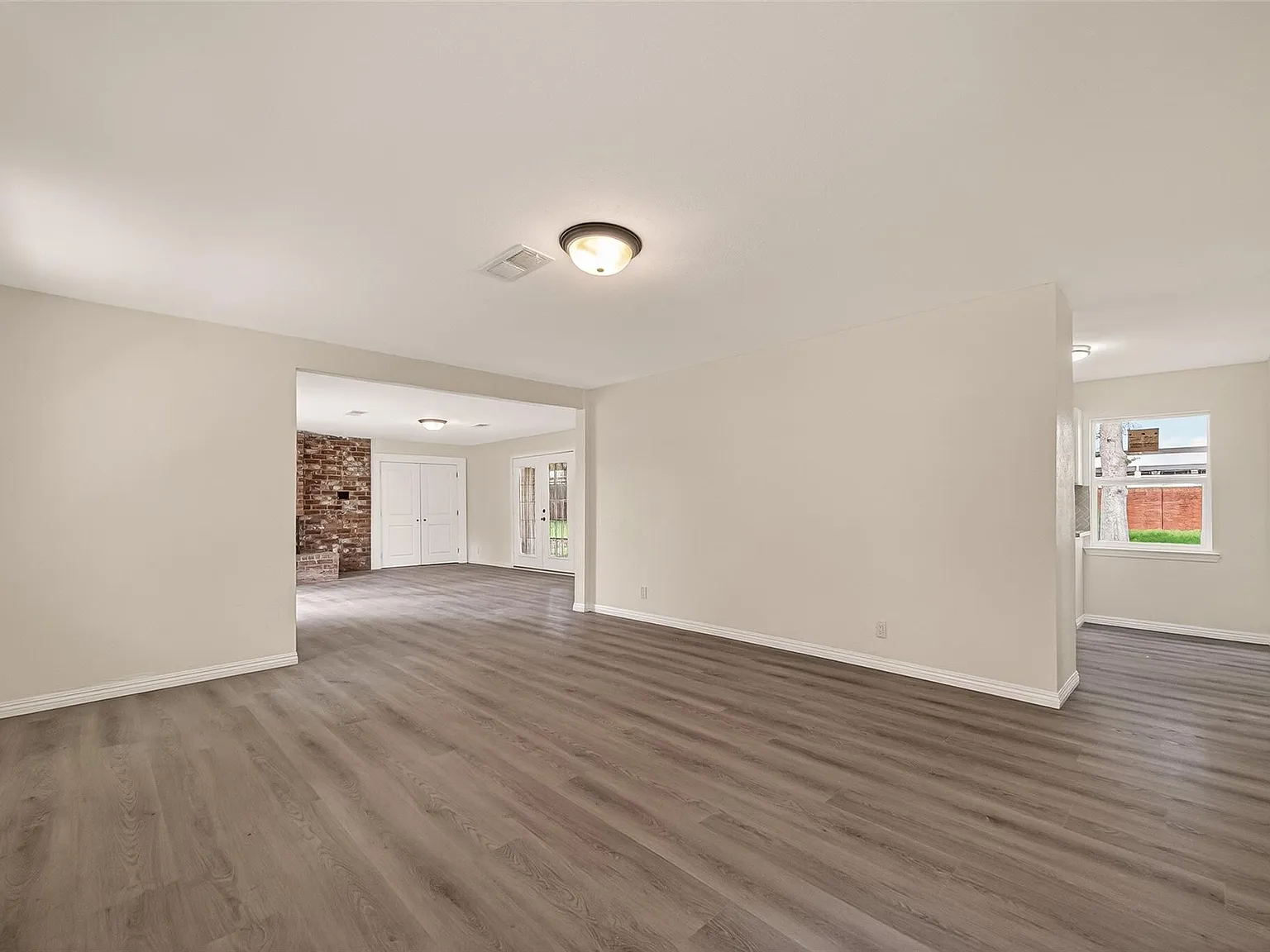 3 bed, 2.0 bath, 2332 sqft, $2,850 — Photo 4