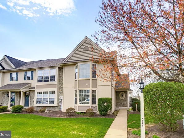 674 Royal View Dr, Lancaster, PA 17601