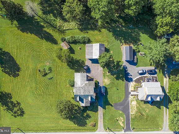 2nd image of 9394 Frankfort Hwy