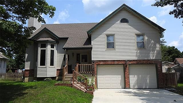 1st image of 518 NE Deerfield Cir