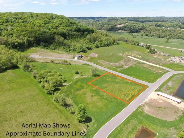 17 Woods, Ontario, WI 54651