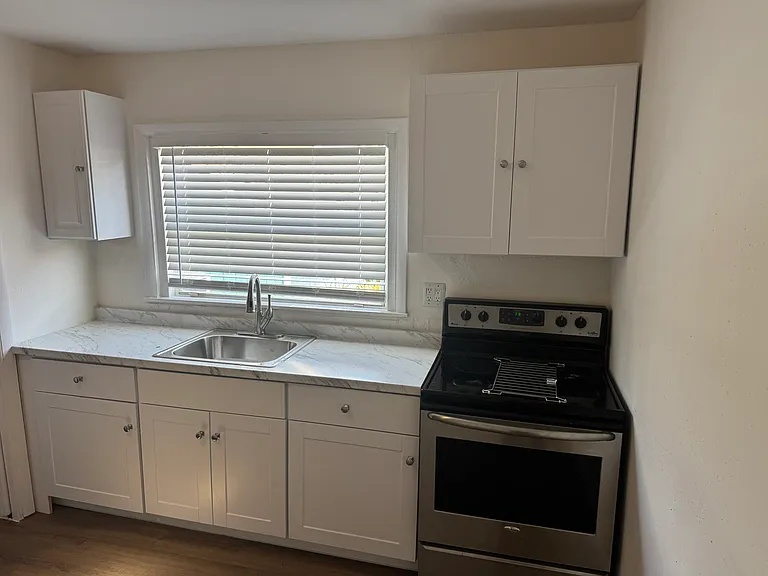 2573 NE Palm Ave #A — Photo 2