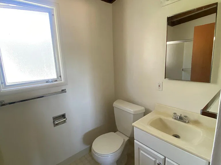 51 Valencia Ave #7 — Photo 8