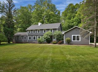 5880 Briarhill Dr, Solon, OH 44139
