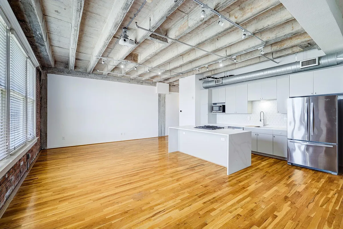 Building Photo - 201 Main St #6D