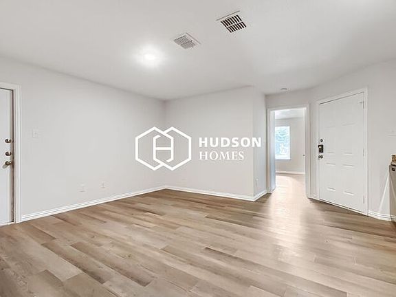 4th image of 925 Burgan St Unit B