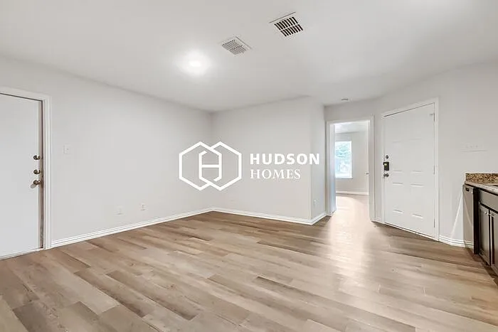 925 Burgan St #B — Photo 4