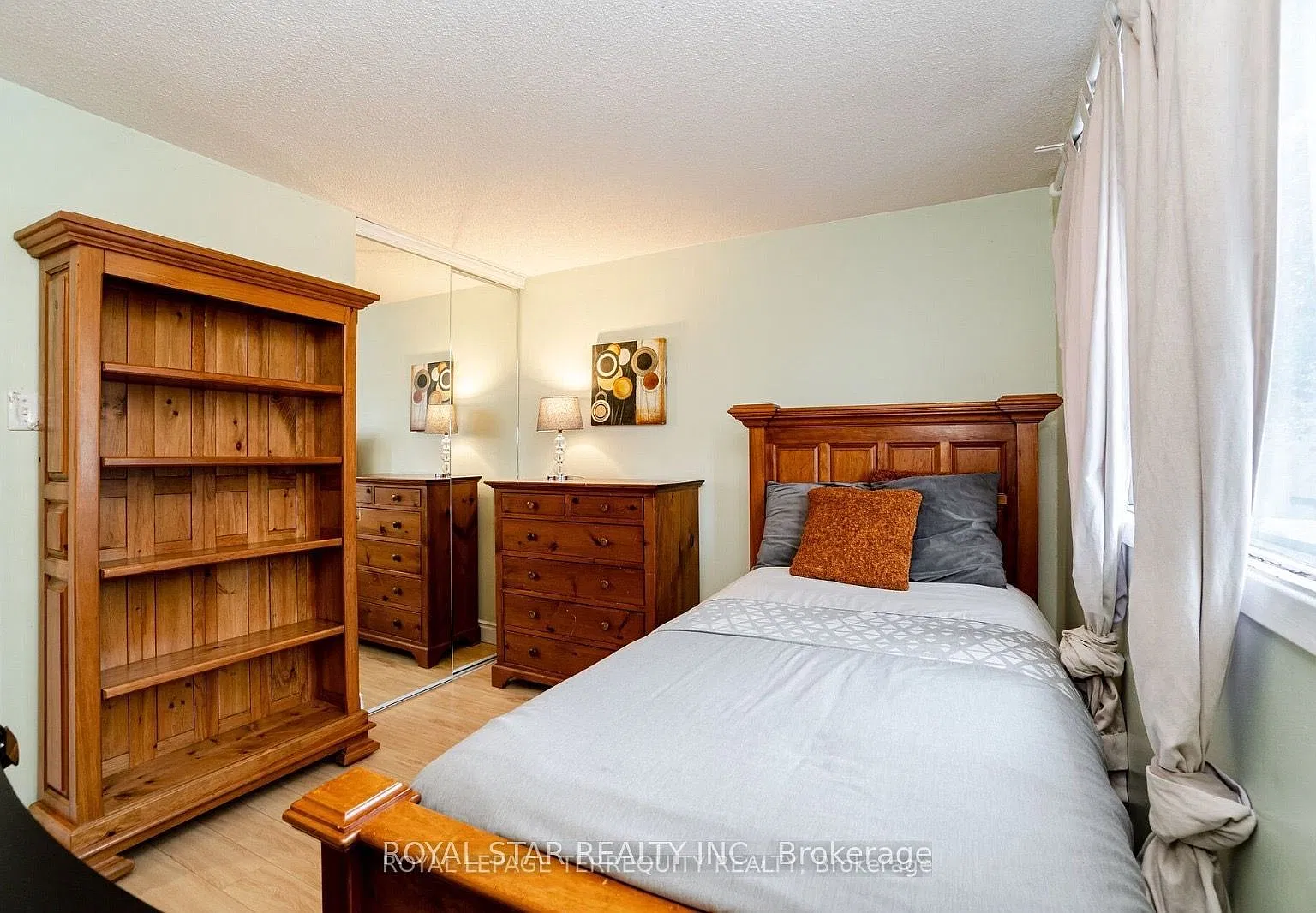 4 bed, $2,800 — Photo 4