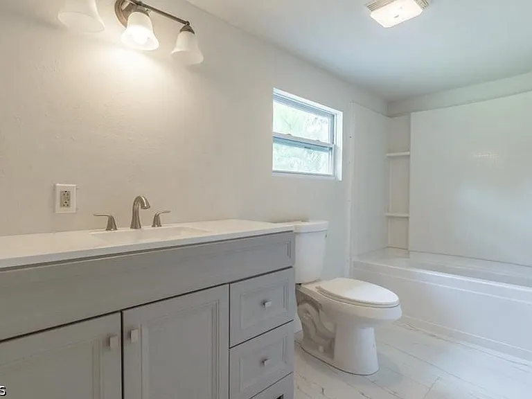 215 Delray Ave — Photo 10